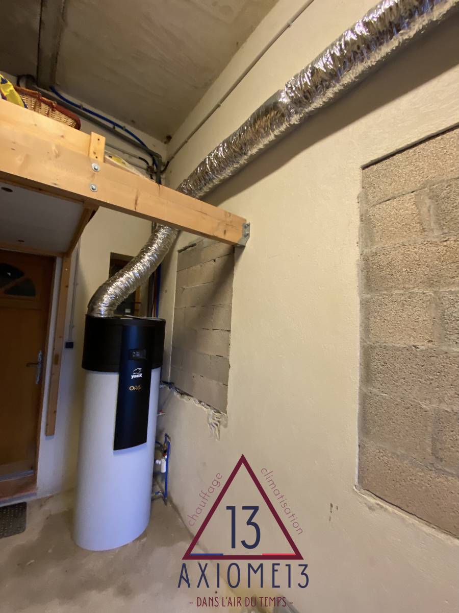 Chauffe-eau thermodynamique dans un garage au plan d'Aups