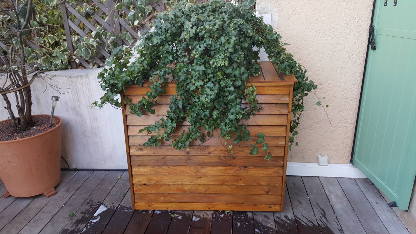 Cache groupe extérieur de climatisation en bois