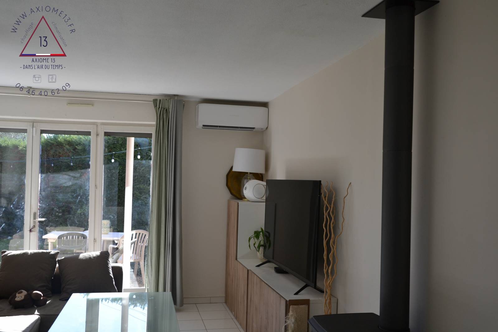 Unité intérieure murale Mitsubishi dans un séjour de 35m2