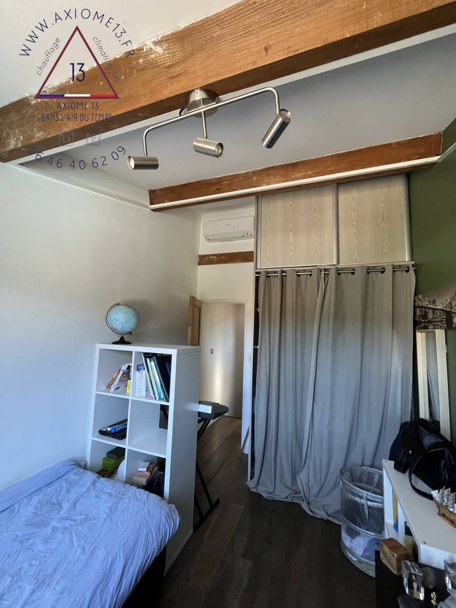 Unité intérieure murale dans une chambre de 10m2