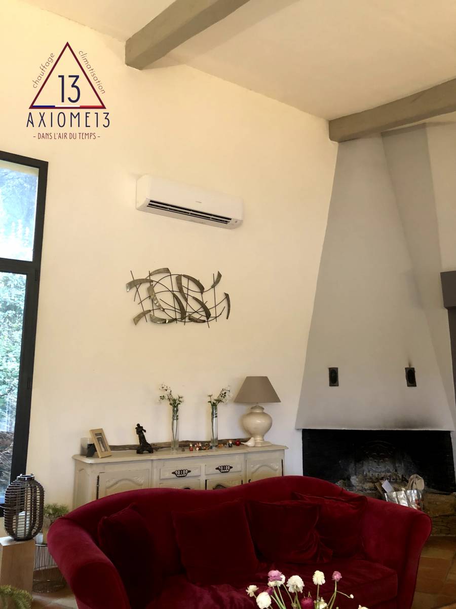 Unité intérieure murale Mitsubishi dans un séjour à Auriol