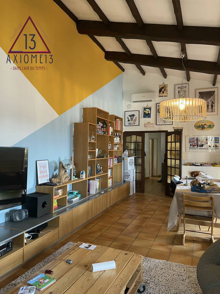 Unité intérieure murale Mitsubishi dans le séjour