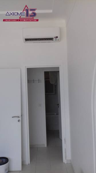 Climatisation murale dans une chambre à Aubagne