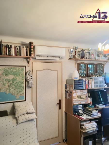 Split mural de marque Mitsubishi à Peypin