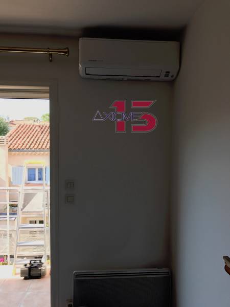 Clim murale dans un studio à Saint-Zacharie