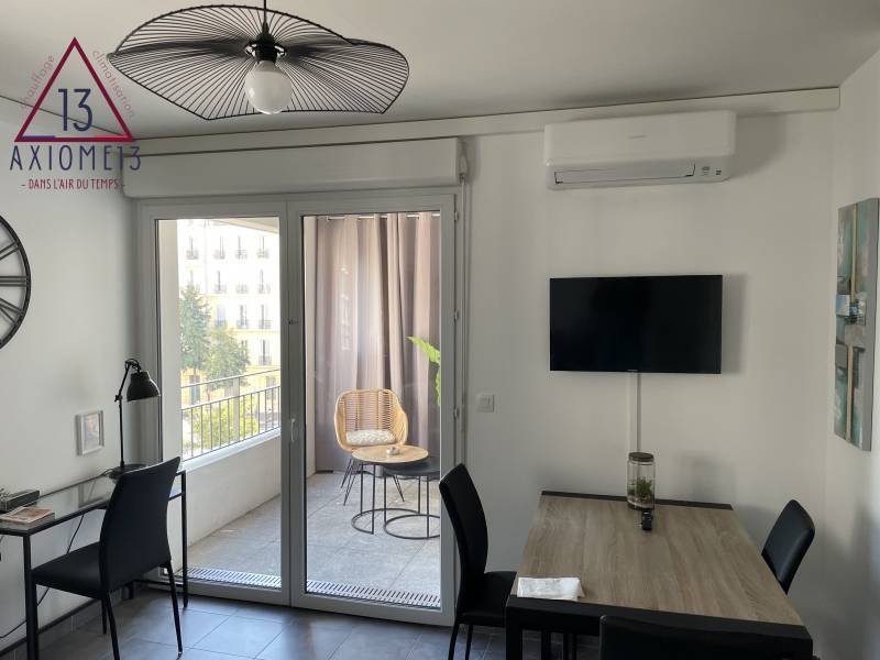 Climatisation murale dans un séjour de 25m2 à Auriol