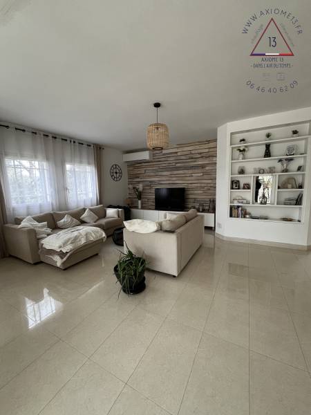 Unité intérieure murale Mitsubishi de 8kw dans un séjour à Auriol