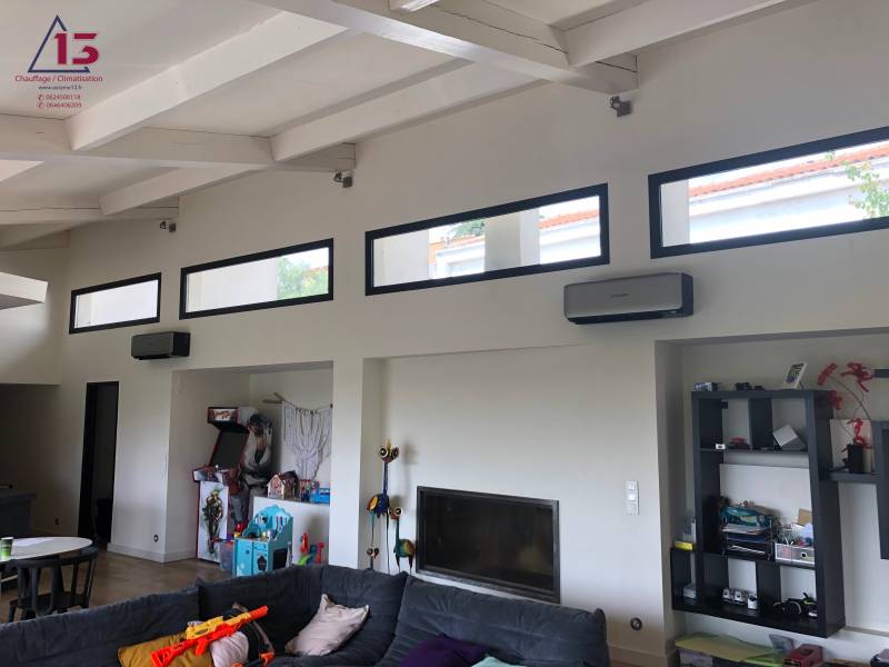 Climatisation murale couleur titane de marque Mitsubishi