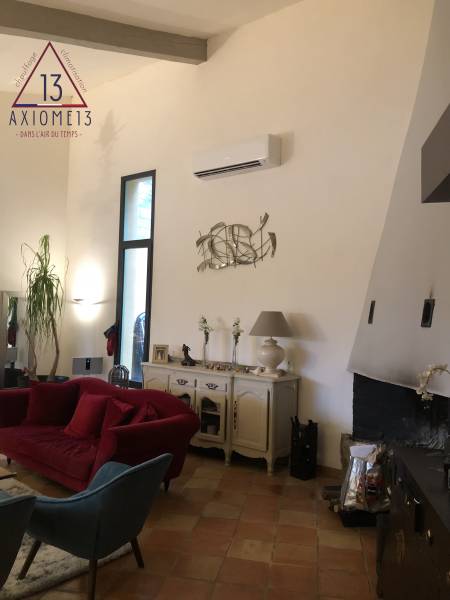 Réalisation d'une climatisation murale Mitsubishi dans un grand séjour de 70m2 à Aubagne