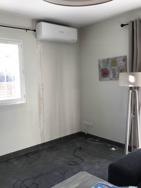 Unité intérieure murale dans un séjour à Aix en Provence