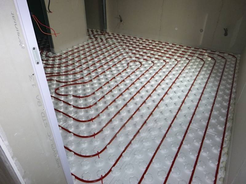 Installateur de plancher chauffant avec pompe à chaleur sur Auriol
